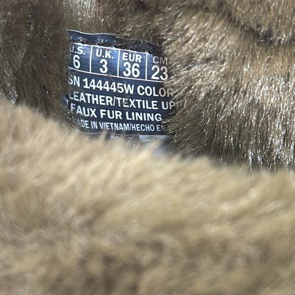 Skechers On the GO Wide Width Winter Gleam City Water Repellent Suede Boots - Picture 8 of 10